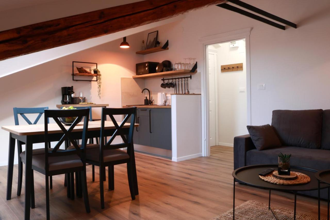 Apartment Emma Porec Bagian luar foto