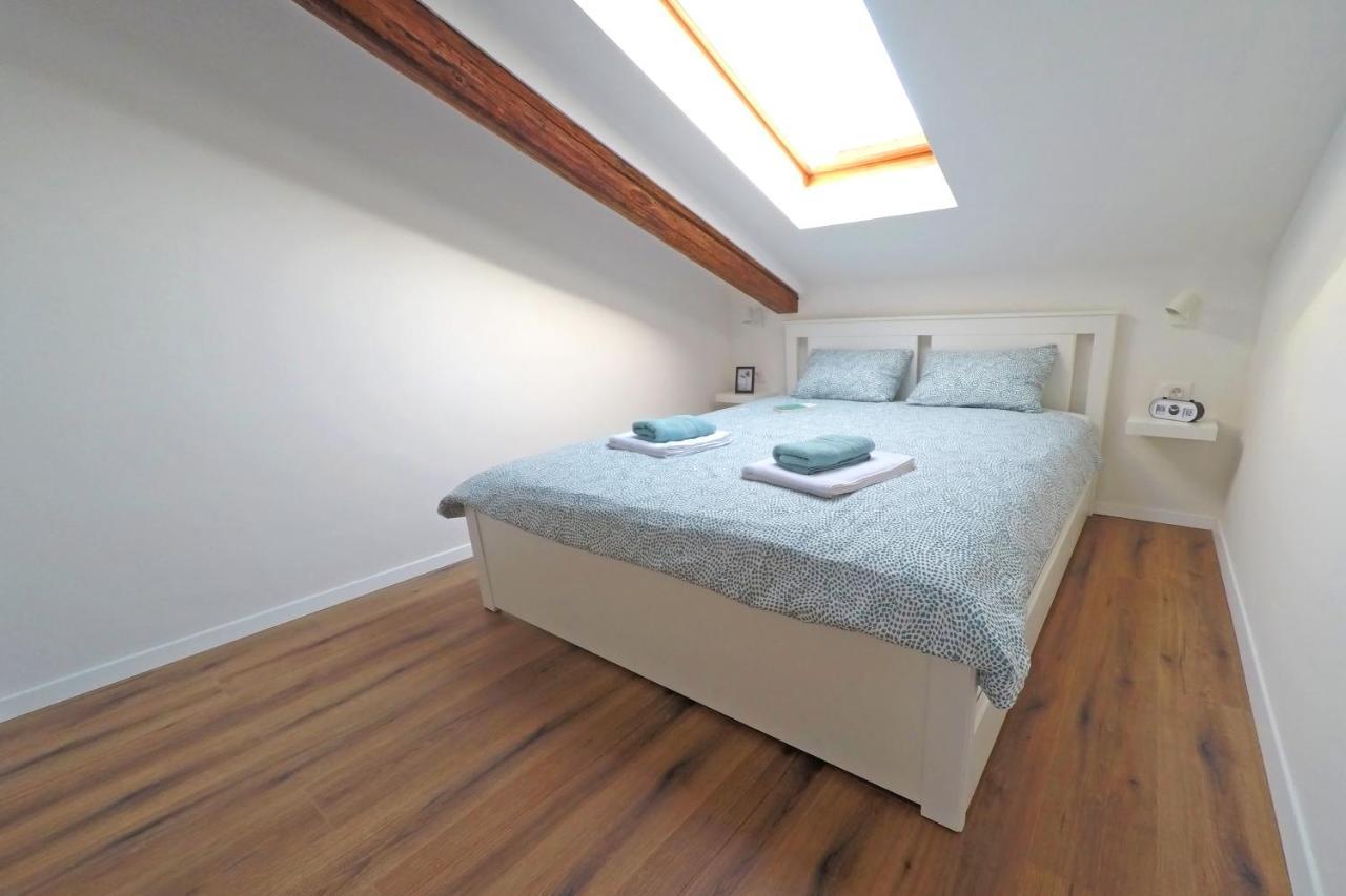Apartment Emma Porec Bagian luar foto